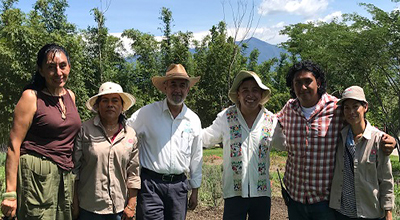 Presencia de académicos del campus córdoba en jardines de méxico para conmemorar el día del árbol.